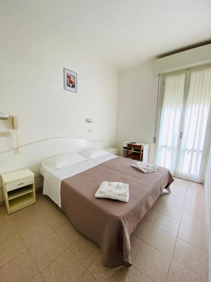 Hotel Luna Rossa Rimini Exterior photo