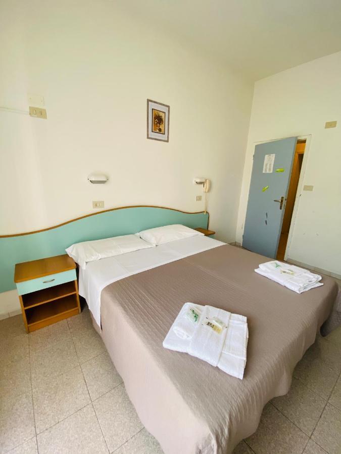 Hotel Luna Rossa Rimini Exterior photo
